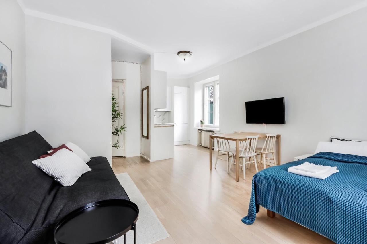 Wehost Modern Scandinavian Studio In Trendy Kallio Apartment Helsinki